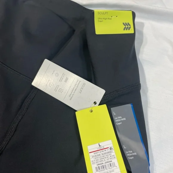 2/$25 All In Motion Ultra High Rise Capri Legging - Picture 2 of 7